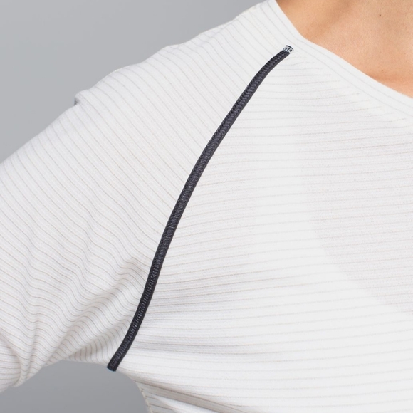 Lululemon Weightless Crew - Picture 4 of 14